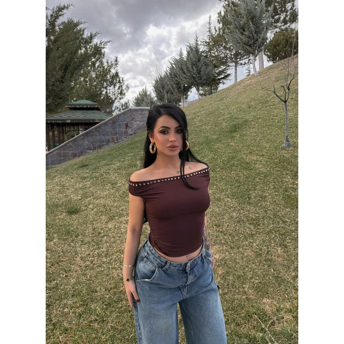 Kahve Droplu Kayık Yaka Crop