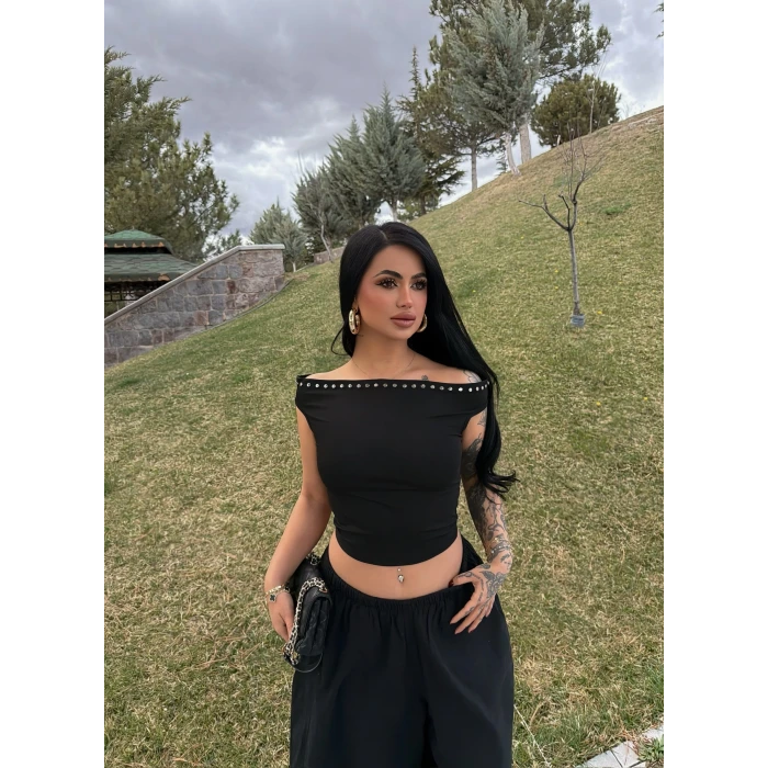 Siyah Droplu Kayık Yaka Crop