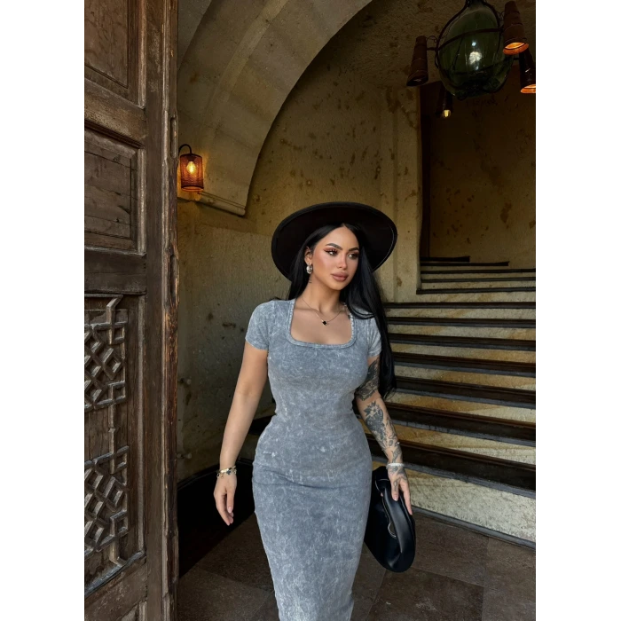 Gri Kare Yaka Yıkamalı Elbise