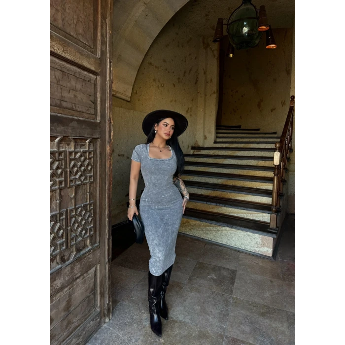 Gri Kare Yaka Yıkamalı Elbise