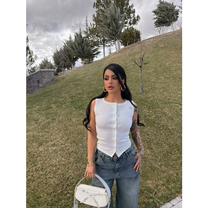 Beyaz Ön Düğmeli Kaşkorse Bluz