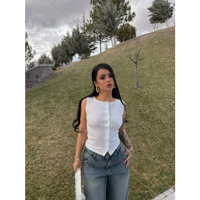 Beyaz Ön Düğmeli Kaşkorse Bluz