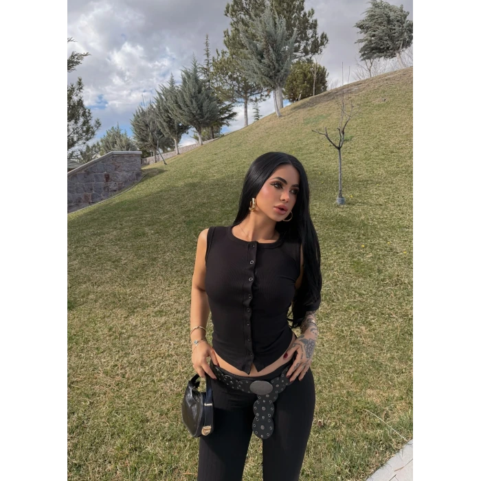 Siyah Ön Düğmeli Kaşkorse Bluz