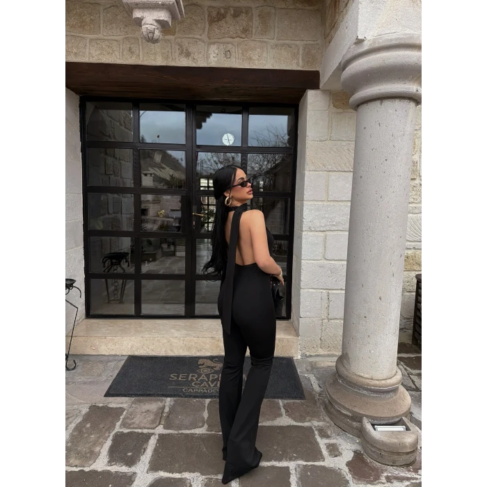 Siyah Boyundan Geçmeli Toparlayıcı Tulum