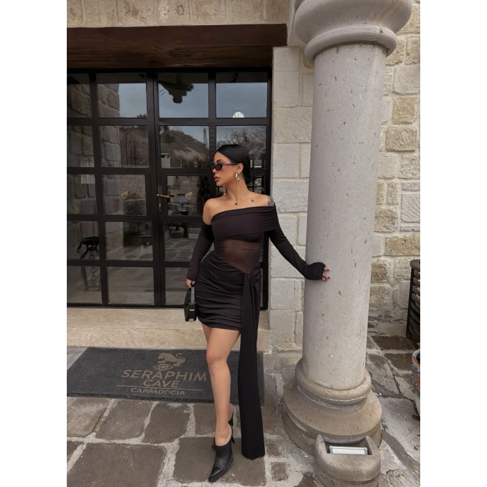 Siyah Asimetrik Kesim Tül Detay Elbise