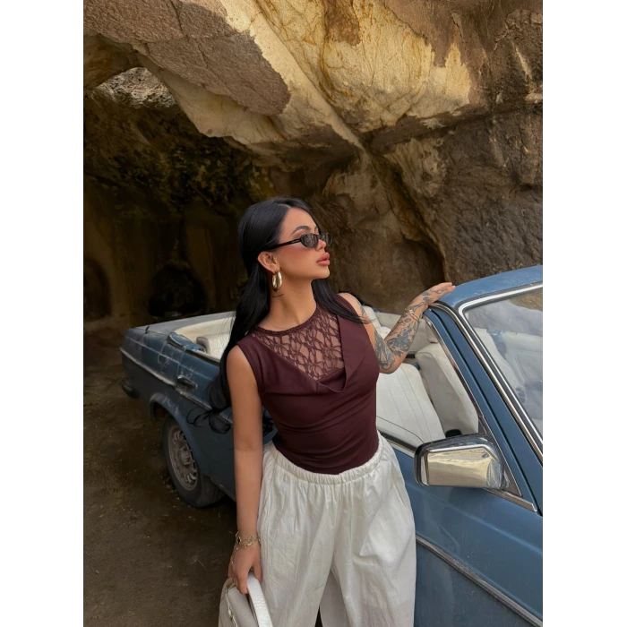 Kahve Yakası Güpürlü Degaje Bluz