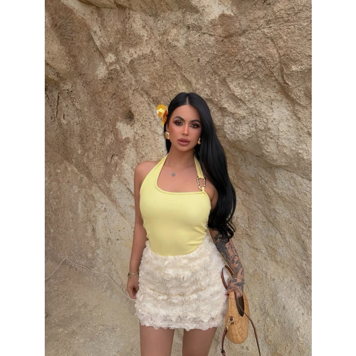 Sarı Boyundan Geçmeli Aksesuarlı Crop