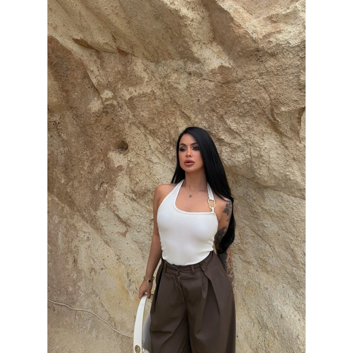 Beyaz Boyundan Geçmeli Aksesuarlı Crop