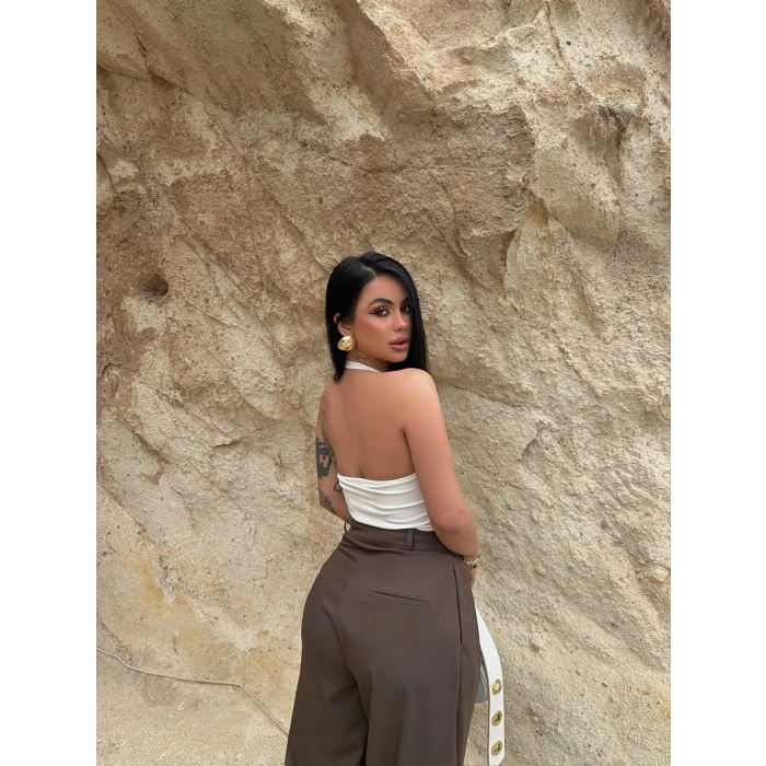 Beyaz Boyundan Geçmeli Aksesuarlı Crop