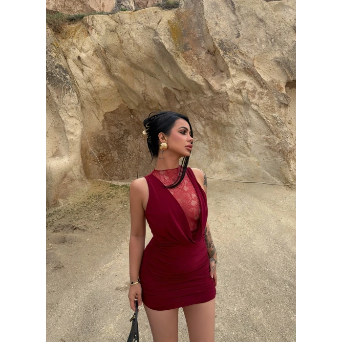 Bordo Drapeli Yaka Dantel İşlemeli Elbise