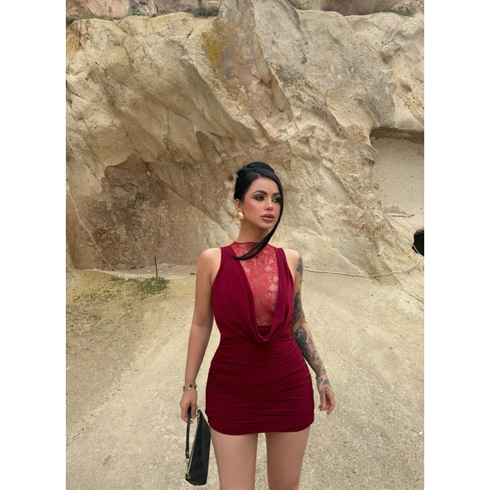Bordo Drapeli Yaka Dantel İşlemeli Elbise
