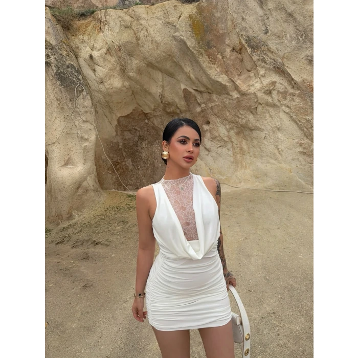 Beyaz Drapeli Yaka Dantel İşlemeli Elbise