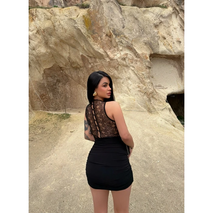 Siyah Drapeli Yaka Dantel İşlemeli Elbise