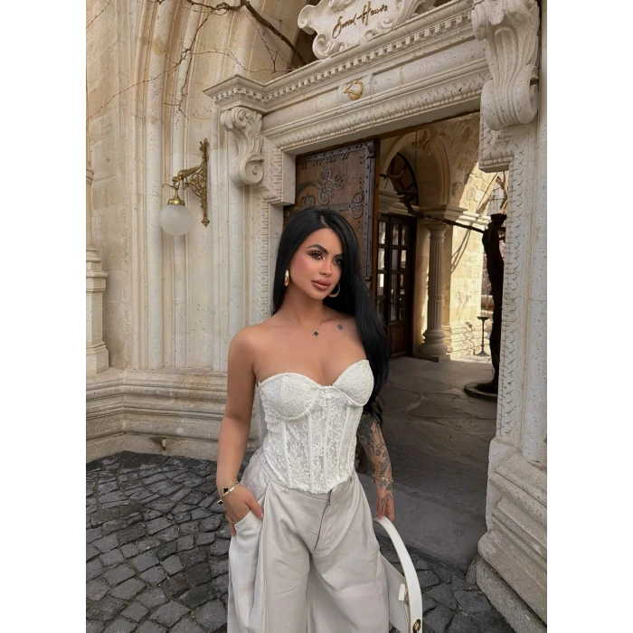 Beyaz İçi Destekli Straplez Korse