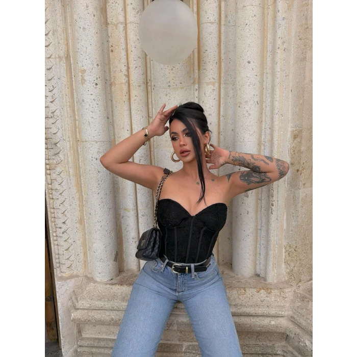 Siyah İçi Destekli Straplez Korse