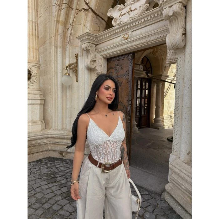 Beyaz İp Askılı Güpürlü Bodysuit