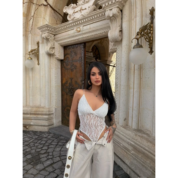 Beyaz İp Askılı Güpürlü Bodysuit
