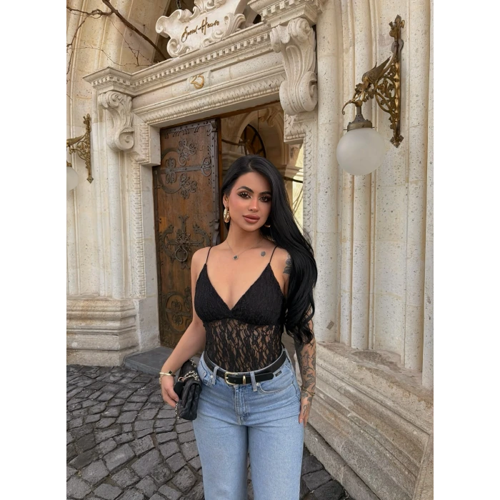 Siyah İp Askılı Güpürlü Bodysuit