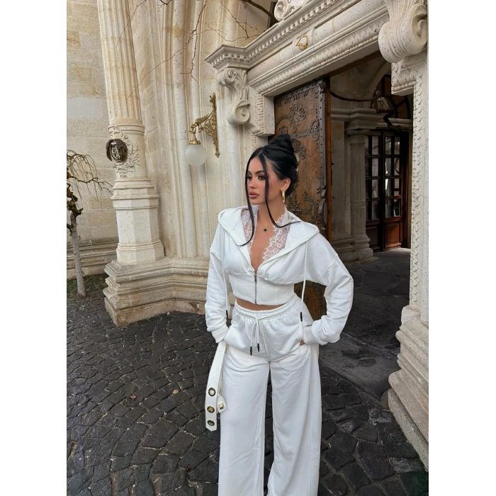 Beyaz Yaka Güpürlü Eşofman Takım