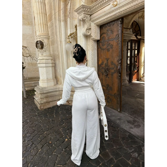 Beyaz Yaka Güpürlü Eşofman Takım