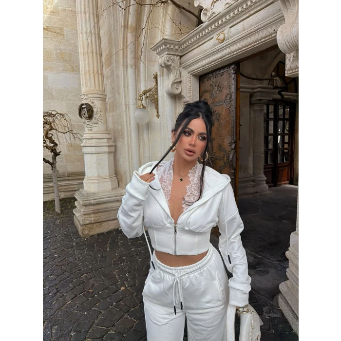 Beyaz Yaka Güpürlü Eşofman Takım