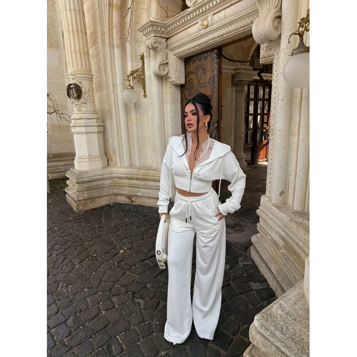 Beyaz Yaka Güpürlü Eşofman Takım