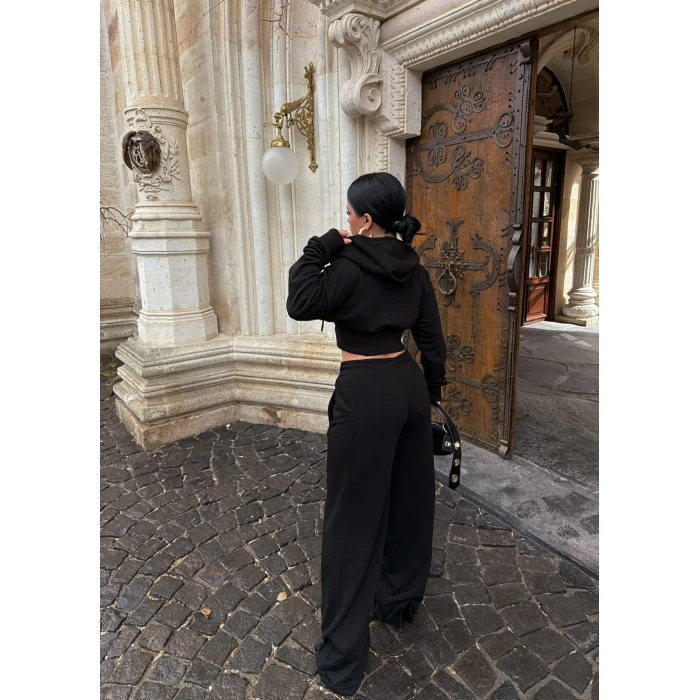 Siyah Yaka Güpürlü Eşofman Takım