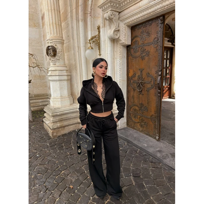 Siyah Yaka Güpürlü Eşofman Takım