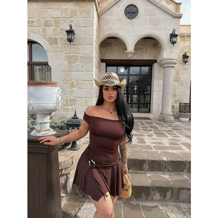 Kahve Eteği Aksesuarlı Straplez Elbise