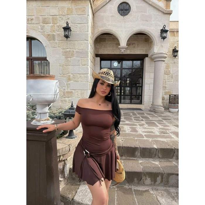 Kahve Eteği Aksesuarlı Straplez Elbise