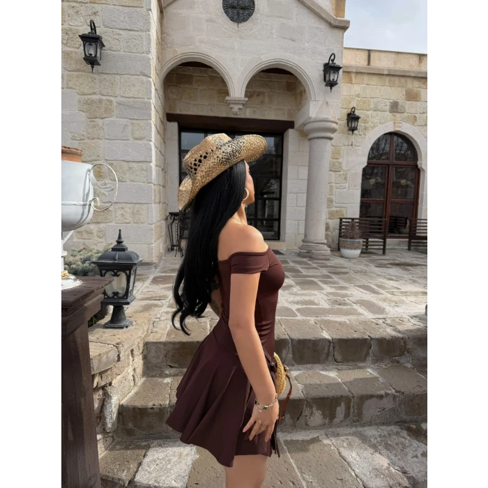 Kahve Eteği Aksesuarlı Straplez Elbise