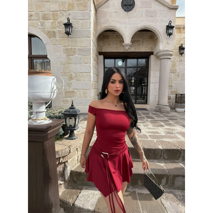 Bordo Eteği Aksesuarlı Straplez Elbise