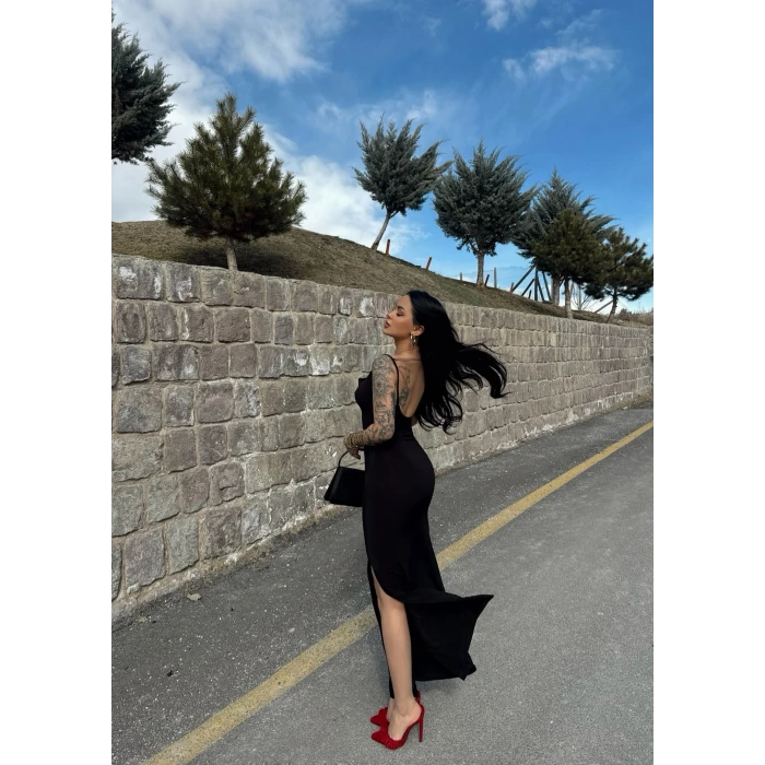 Siyah Askılı Degaje Yaka Elbise