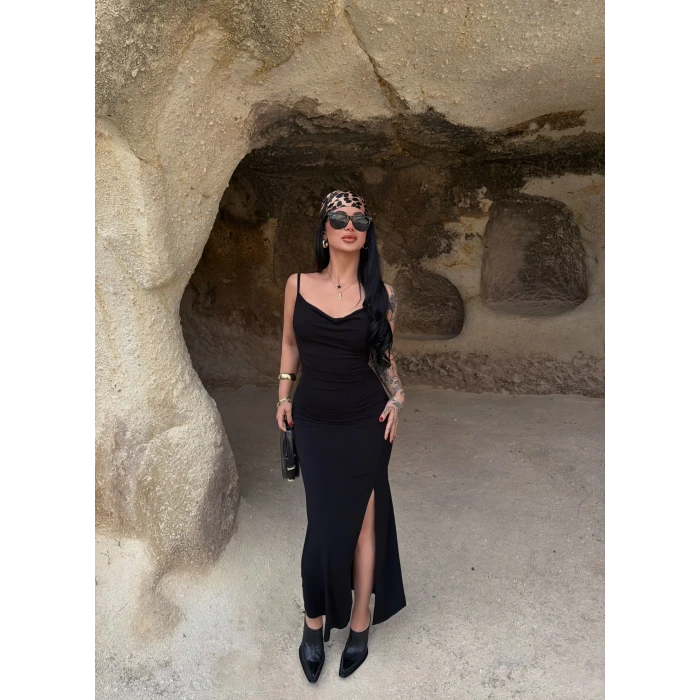 Siyah Askılı Degaje Yaka Elbise