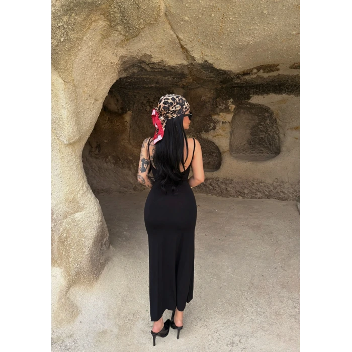 Siyah Askılı Degaje Yaka Elbise