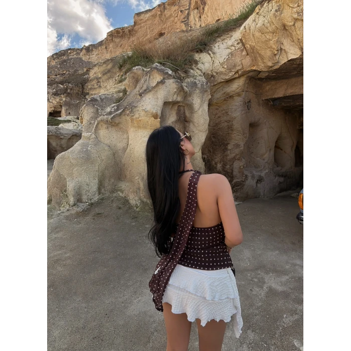 Kahve Yaka Tokalı Puantiyeli Bluz