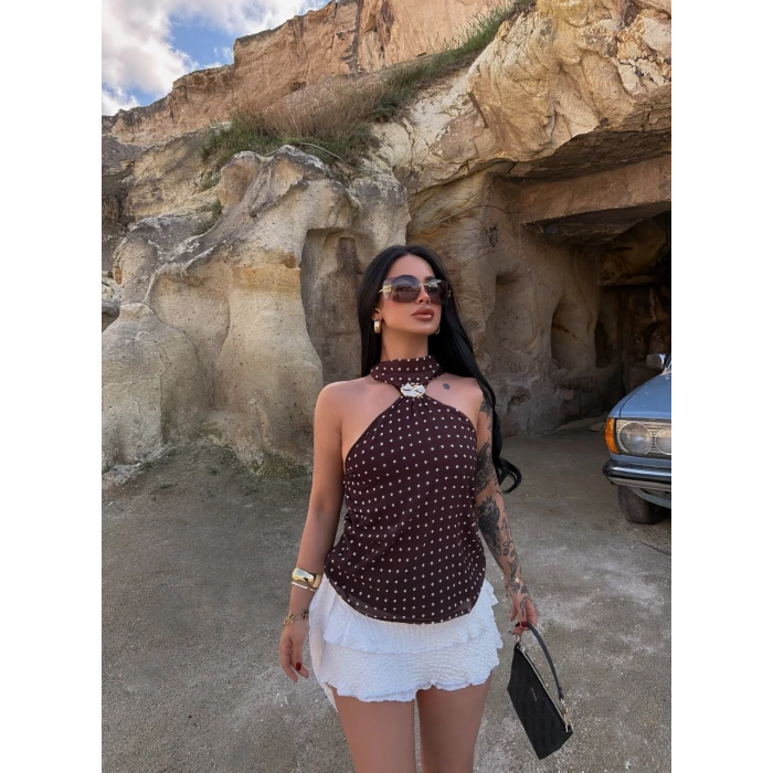 Kahve Yaka Tokalı Puantiyeli Bluz