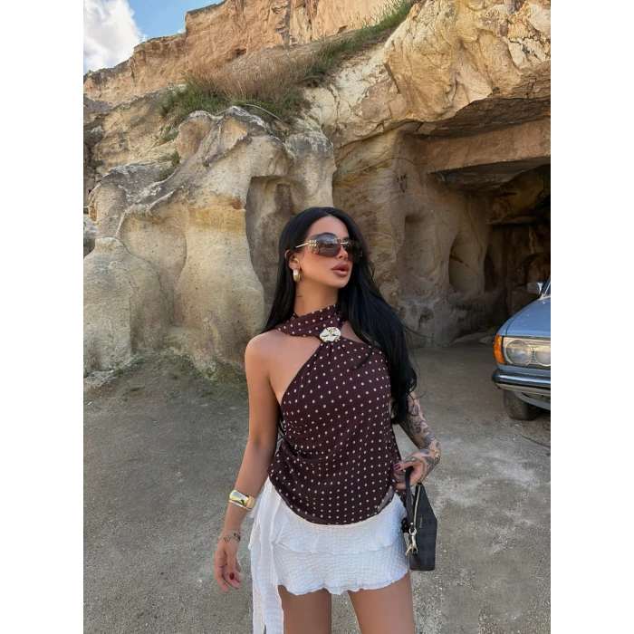 Kahve Yaka Tokalı Puantiyeli Bluz