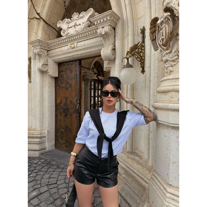 Siyah Şal Bağlamalı Tişört