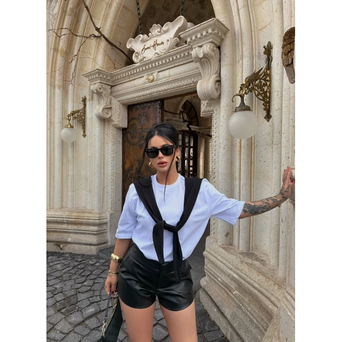 Siyah Şal Bağlamalı Tişört