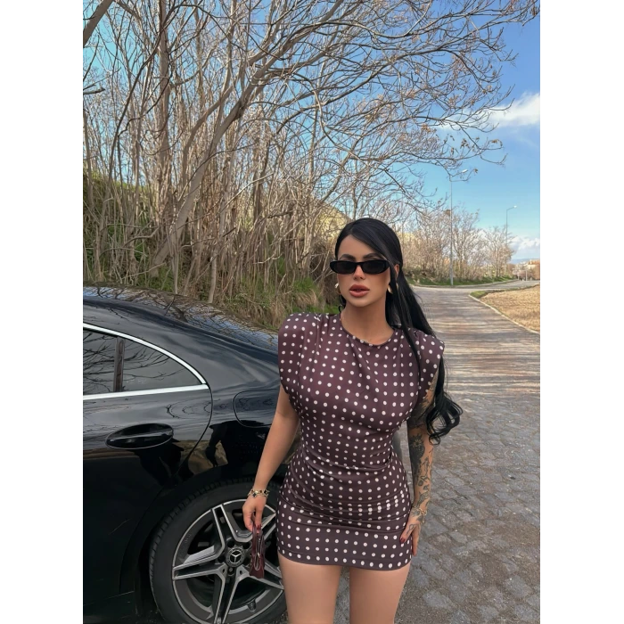 Kahve Omuz Vatkalı Puantiyeli Elbise