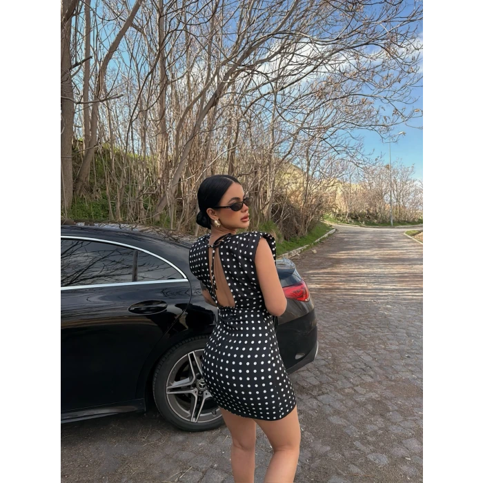 Siyah Omuz Vatkalı Puantiyeli Elbise