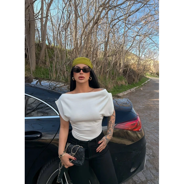 Beyaz Yarasa Kol Kayık Yaka Crop