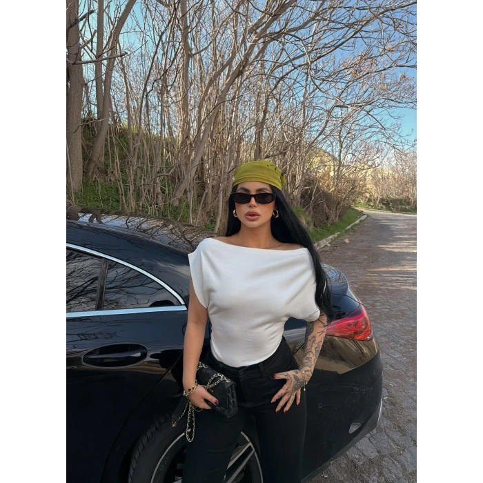 Beyaz Yarasa Kol Kayık Yaka Crop