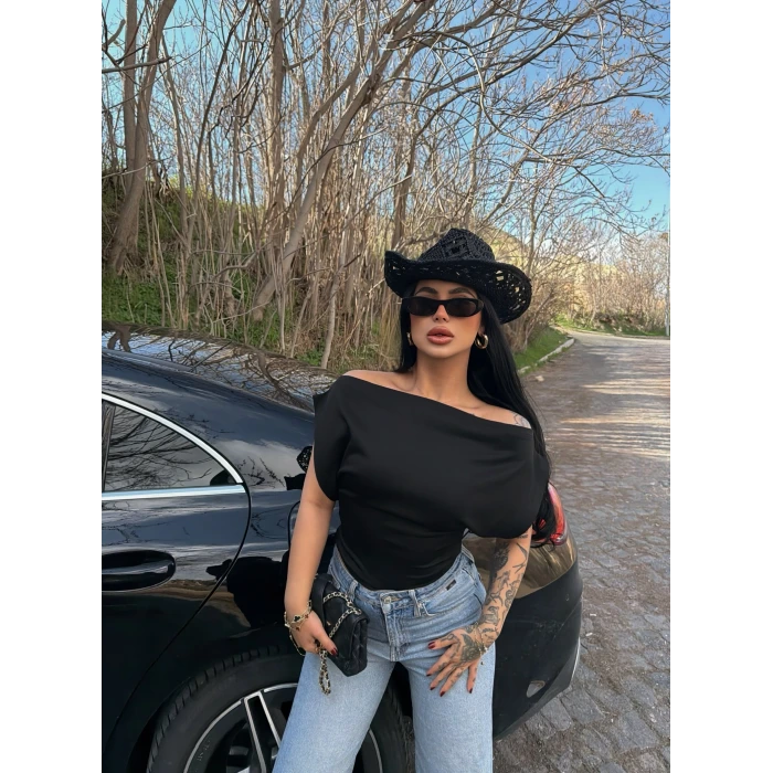 Siyah Yarasa Kol Kayık Yaka Crop
