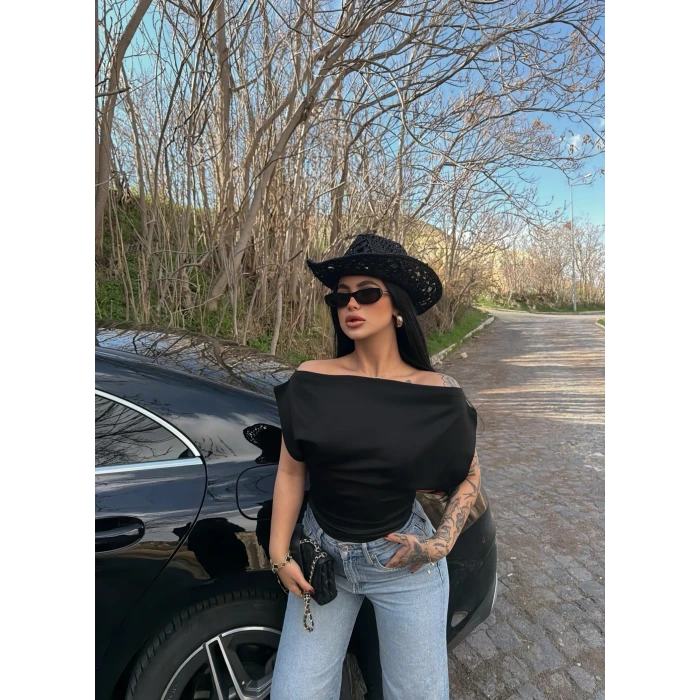 Siyah Yarasa Kol Kayık Yaka Crop