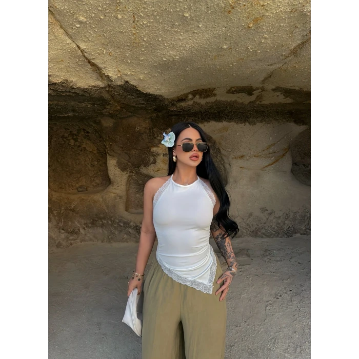 Beyaz Asimetrik Güpürlü Bluz