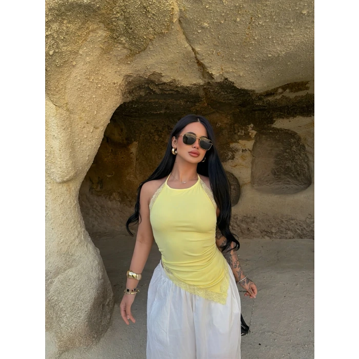 Sarı Asimetrik Güpürlü Bluz