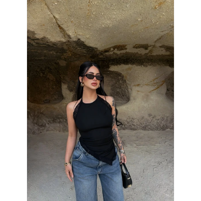 Siyah Asimetrik Güpürlü Bluz