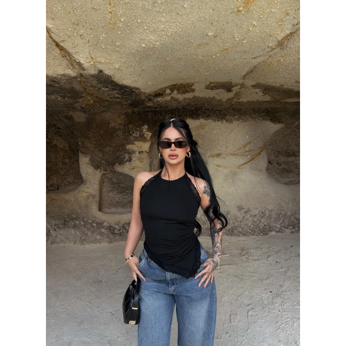 Siyah Asimetrik Güpürlü Bluz